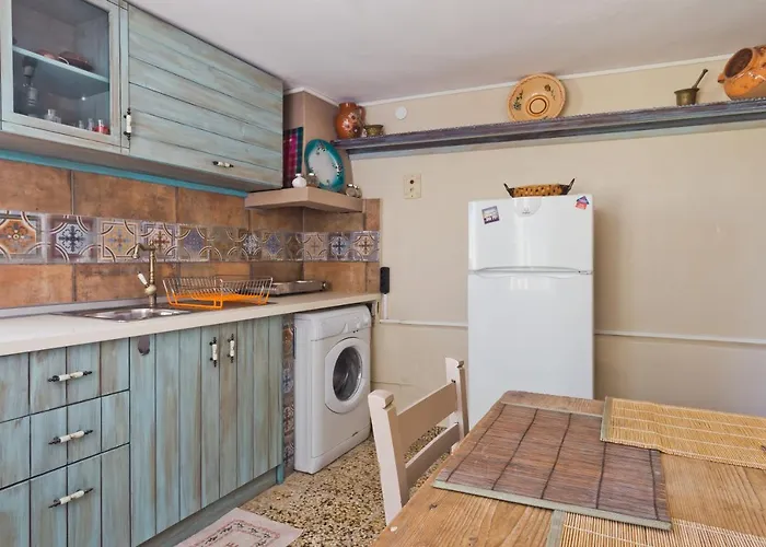 Traditional Karpathian House * Menetaí